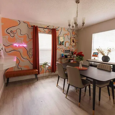 Entire 3 Bd Home With Murals And Parking By Downtown